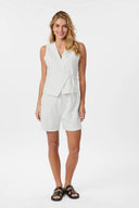 samara-ramie-waistcoat-mouwloos-gilet-off-white-neo-noir-modelfoto-vooraanzicht-2
