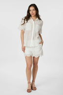 senna-broderie-short-white-neo-noir-modelfoto-vooraanzicht-2