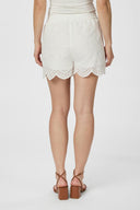 senna-broderie-short-white-neo-noir-modelfoto-achteraanzicht-1