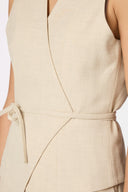 samara-melange-wikkelvest-beige-mouwloos-neo-noir-7