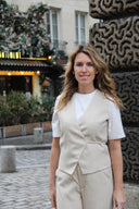 samara-melange-wikkelvest-beige-mouwloos-neo-noir-5