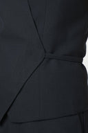 samara-melange-wikkelvest-navy-melange-mouwloos-neo-noir-modelfoto-detail-1