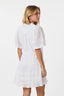 milene-voile-jurk-wit-katoen-model-achteraanzicht-1