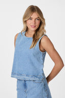 svetlana-denim-jeans-gevlochten-top-blue-neo-noir-model-vooraanzicht-1