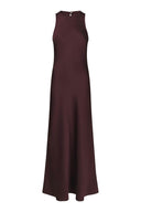 celinie-satijnen-maxi-jurk-burgundy-bordeaux-neo-noir-productfoto-vooraanzicht-1