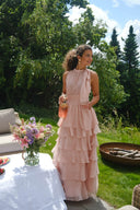 marli-chiffon-maxi-jurk-rose-neo-noir-modelfoto-vooraanzicht-1