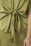 casadia-satijnen-blouse-sage-green-neo-noir-modelfoto-detail-1
