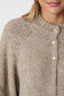 benuta-fluffy-gebreide-cardigan-beige-melange-neo-noir-model-detail-1
