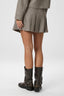 laurina-herringbone-plooi-rok-dusty-brown-neo-noir-model-achteraanzicht-1