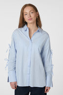 selini-multi-gestreepte-hemd-blouse-light-blue-neo-noir-model-vooraanzicht-1