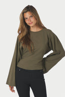 paska-boxy-lange-mouwen-t-shirt-army-legergroen-neo-noir-modelfoto-vooraanzicht-1