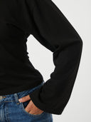 paska-boxy-lange-mouwen-t-shirt-black-zwart-neo-noir-modelfoto-close-up-1