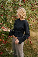 paska-boxy-lange-mouwen-t-shirt-black-zwart-neo-noir-lookfoto-zijaanzicht-2