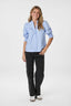 diana-gestreepte-blouse-light-blue-korte-mouwen-neo-noir-model-vooraanzicht-2