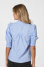 diana-gestreepte-blouse-light-blue-korte-mouwen-neo-noir-model-achteraanzicht-1