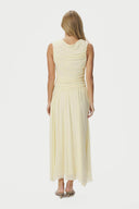 cludine-maxi-mesh-jurk-light-yellow-neo-noir-modelfoto-achteraanzicht-1
