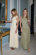 Cludine-maxi-mesh-jurk-light-yellow-sage-green-Neo-Noir-modelfoto-vooraanzicht-4