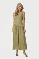 cludine-maxi-mesh-jurk-sage-green-neo-noir-modelfoto-vooraanzicht-2