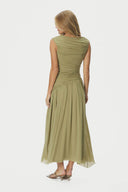 cludine-maxi-mesh-jurk-sage-green-neo-noir-modelfoto-achteraanzicht-1