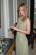 cludine-maxi-mesh-jurk-sage-green-neo-noir-modelfoto-vooraanzicht-1