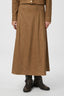 raya-nep-suede-midi-rok-cognac-neo-noir-model-vooraanzicht-2