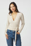 tilfa-gebreide-wrap-blouse-sand-neo-noir-model-vooraanzicht-1