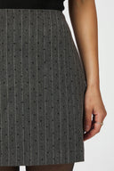 roe-mini-rok-stippen-dark-grey-melange-neo-noir-model-close-up-1