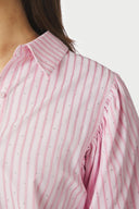 etta-soft-gestreepte-strass-hemd-blouse-licht-roos-neo-noir-modelfoto-detail-1