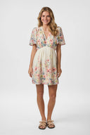 shena-flower-jurk-creme-neo-noir-modelfoto-vooraanzicht-1