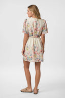 shena-flower-jurk-creme-neo-noir-modelfoto-achteraanzicht-1