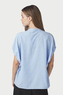 englana-gestreepte-blouse-light-blue-neo-noir-modelfoto-achteraanzicht-1