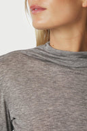teddu-fine-rib-blouse-antracit-melange-neo-noir-model-close-up-1