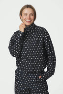 callisa-polka-dot-jas-black-zwart-neo-noir-modelfoto-vooraanzicht-1