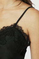 viole-kanten-top-zwart-neo-noir-model-detail-1