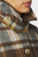 quinn-geruite-korte-mantel-jas-mix-camel-neo-noir-modelfoto-detail vooraanzicht-3