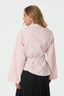 tifuna-gestreepte-wrap-blouse-lichtroze-neo-noir-modelfoto-achteraanzicht-1