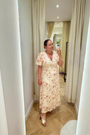 illana-jurk-v-halslijn-pofmouwen-polyester-creme-neo-noir-productfoto-Joëlle