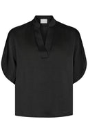anelle-satijnen-blouse-black-zwart-neo-noir-productfoto-vooraanzicht-1
