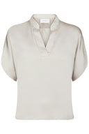 anelle-satijnen-blouse-pearl-neo-noir-productfoto-vooraanzicht-1