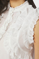 celia-ruffle-blouse-white-neo-noir-modelfoto-detail-1