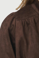 tirsa-nepleren-suede-jas-dark-brown-donkerbruin-neo-noir-modelfoto-detail-1