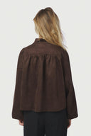 tirsa-nepleren-suede-jas-dark-brown-donkerbruin-neo-noir-modelfoto-achteraanzicht-1