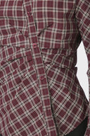 neoella-geruite-hemd-blouse-plum-bordeaux-neo-noir-modelfoto-close-up-1