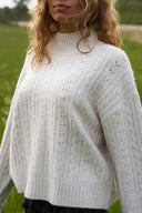 anda-gebreide-kabel-trui-creme-neo-noir-lookfoto-detail-1