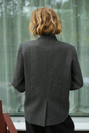 nerine-structure-twill-blazer-antracit-grijs-neo-noir-lookfoto-achteraanzicht-1