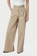 malba-solid-geklede-pantalon-broek-beige-camel-neo-noir-modelfoto-vooraanzicht-2