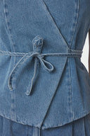 samara-denim-jeans-mouwloos-gilet-blauw-neo-noir-modelfoto-detail-1