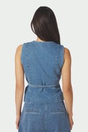 samara-denim-jeans-mouwloos-gilet-blauw-neo-noir-modelfoto-achteraanzicht-1