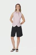 celest-geruite-mouwloze-top-light-pink-neo-noir-modelfoto-vooraanzicht-2