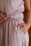 yara-maxi-gestreepte-rok-roos-neo-noir-lookfoto-detail-1